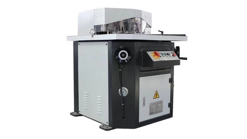 Вырезая машина