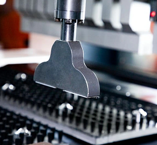 По сравнению с традиционными методами обработки: преимущества многосторонних гибких гибочных центров